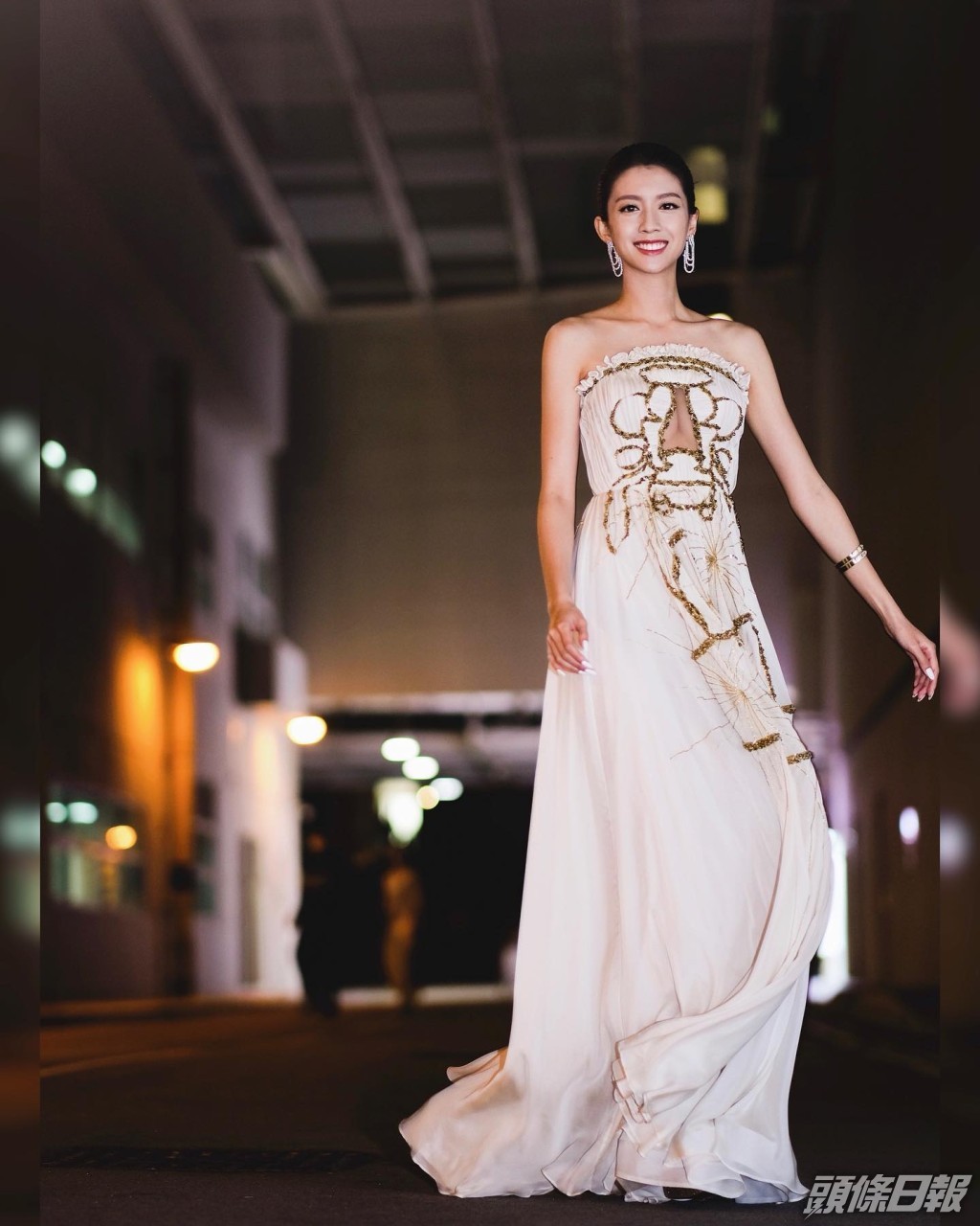 蔡思貝低調晒半球。